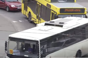 Громадський транспорт. Фото: YouTube, скрін