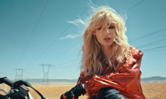 Светлана Лобода. Кадр из клипа "SuperSTAR"