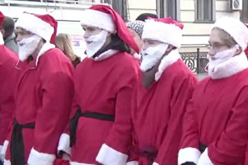 Mortal Kombat на новый год: деды морозы не поделили территорию, Сети гудят.  Видео