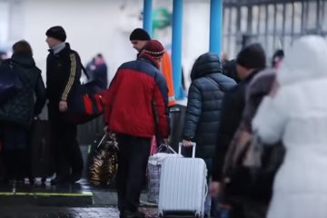 Повышение зарплат, чтобы заробитчане остались дома, фото: скриншот YouTube