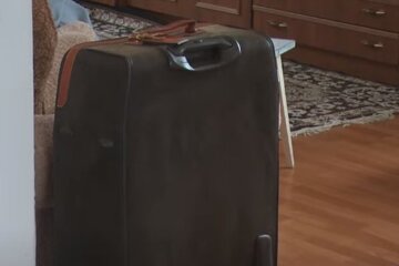 Валіза. Фото: скріншот YouTube-відео