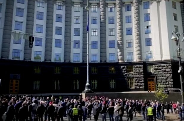 Украинские города начинают восставать против Киева. Фото: youtube