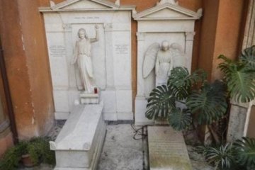 Тайна исчезновения девочки: в Ватикане вскрывают могилы