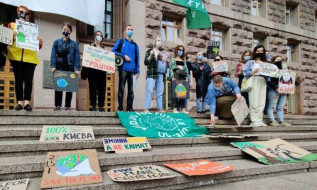 Устали задыхаться и пошли к Кличко: в Киеве неспокойно, что требуют киевляне