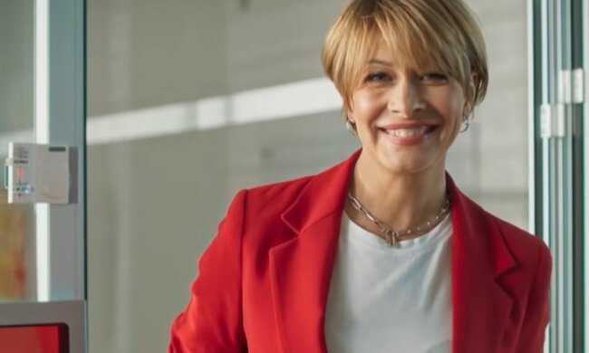 Зірка "Кварталу 95" Олена Кравець показала подорослішала дочка в яскравому макіяжі: "а ось зараз без паніки, мам…"