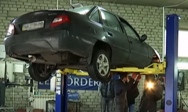 Техогляд авто. Фото: скріншот YouTube-відео