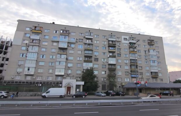 В Киеве неадекват угрожал взорвать дом. Фото: скрин youtube