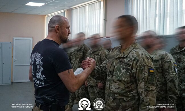 генерал-майор Павло Яцюк вручив нагороди бійцям 3-го загону "Омеги"