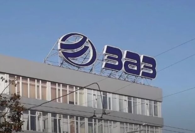 Логотип на заводе в Запорожье. Фото: скриншот Youtube