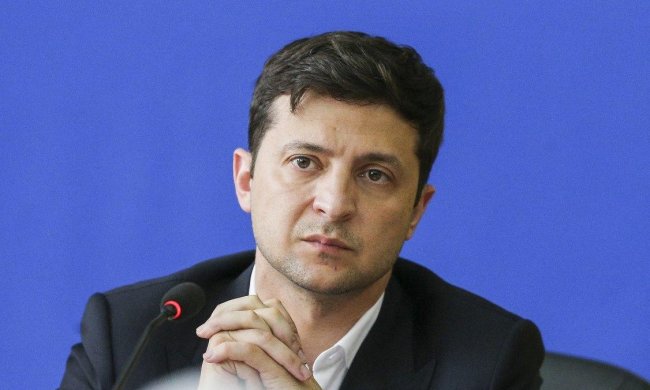 Скандальный глава полиции, которого лично "попросил" Зеленский, попытался оправдаться. Заговорил про честь