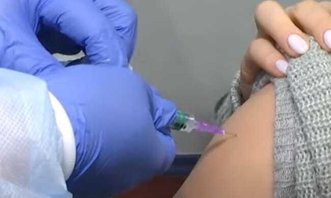 Вакцинація. Фото: скріншот YouTube-відео