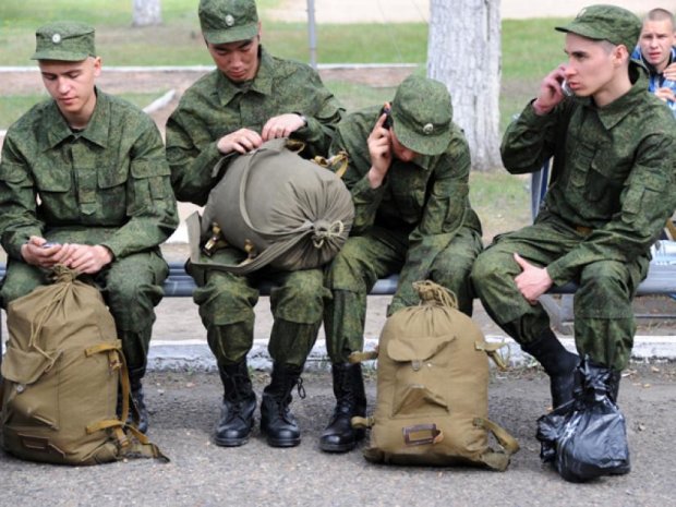 В аннексированном Крыму во всю идет призыв на службу в армию РФ