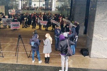 Съезд "Слуги народа" начался с акции протеста