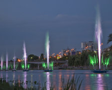 В Киеве «заглохли» фонтаны на Русановке. Власти говорят, что виновата погода