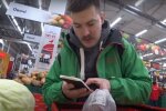 Больше всего украинцы тратят на еду. Фото: скриншот YouTube