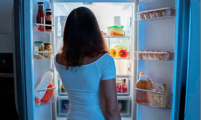 Названы продукты, которые категорически нельзя есть на ночь. Фото: FitCurves