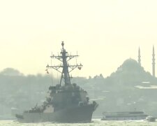 Американский корабль входит в Черное море. Фото: YouTube, скрин