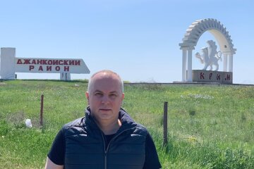 На Пасху Шуфич вышел из Лавры от Онуфрия и уехал в оккупированный Крым