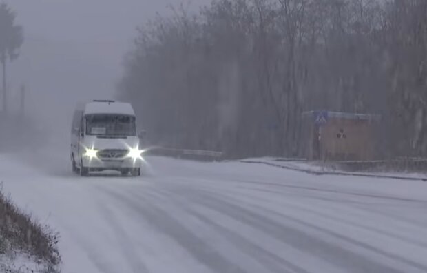 Украину заметет снегом и зальет дождями. Фото: скриншот Youtube-видео