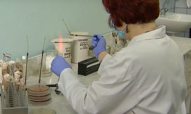 Медики жалуются на нехватку масок. Фото: Факты