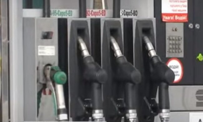 Водії не розуміють, що відбувається: АЗС раптово змінили ціни на пальне