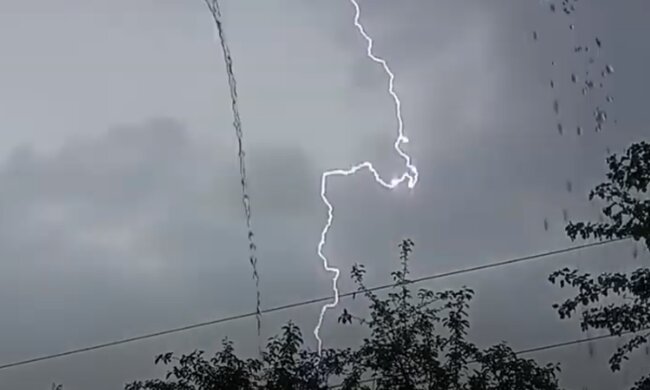 Блискавка. Фото: скріншот YouTube-відео