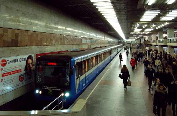 Столичное метро создало массу неудобств пассажирам: просто так не попасть