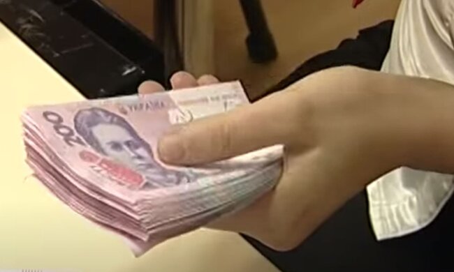 Гроші. Фото: скріншот YouTube-відео