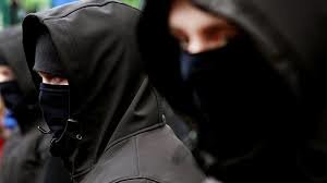 Банда неизвестных разгромила маршрутки: были в масках и с коктейлями "Молотова"