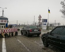 Задержание на погранпункте “Каланчак”. Фото: Крым.Реалии