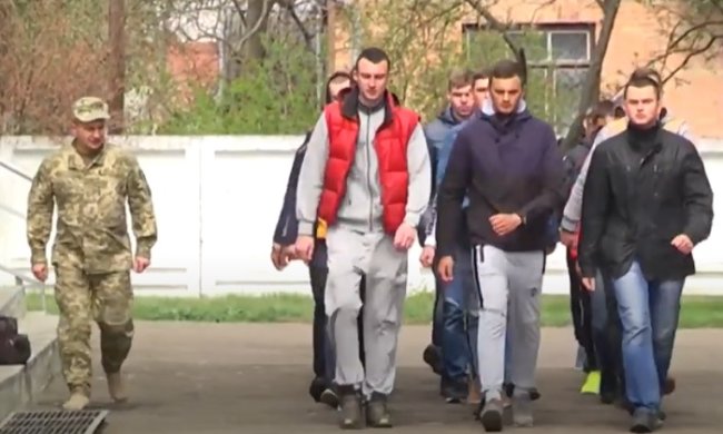 Призывников будут отправлять на обсервацию. Фото: скриншот YouTube