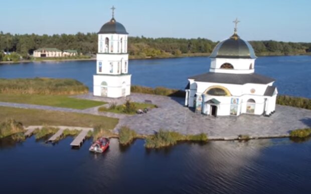 Свято-Преображенська церква на Дніпрі. Фото: скріншот YouTube-відео