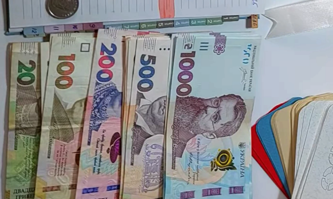 Кому з українців виплачуватимуть гроші замість гуманітарки. Фото: YouTube