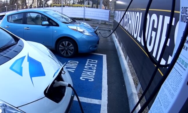 Электромобили. Фото: скриншот YouTube-видео