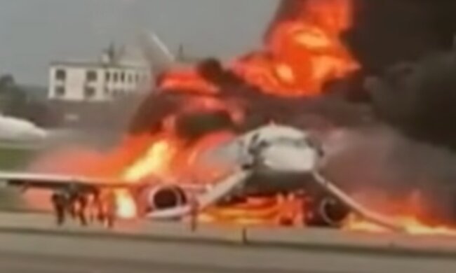 Пожар самолета. Фото: скриншот Youtube-видео