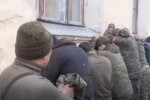 Оккупанты РФ  в плену. Фото: скриншот YouTube-видео