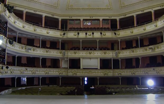 Глава Минкульта позвал украинцев в театры. Фото: скриншот Youtube-видео