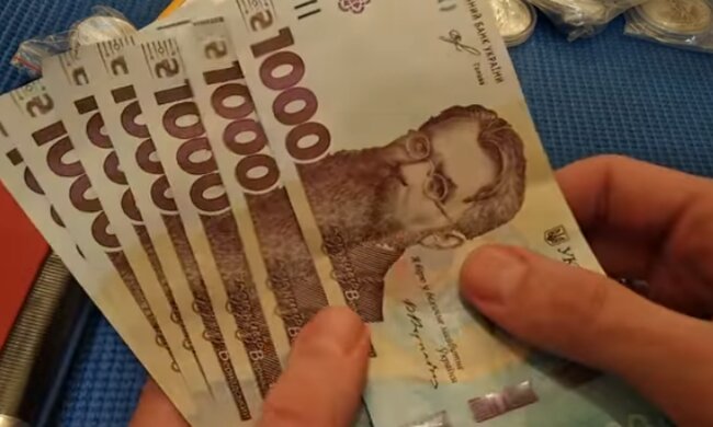 Банкноти в 1000 грн. Фото: скріншот YouTube-відео