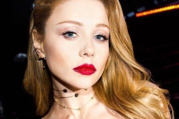 Тина Кароль блеснула фигурой, показав новое фото