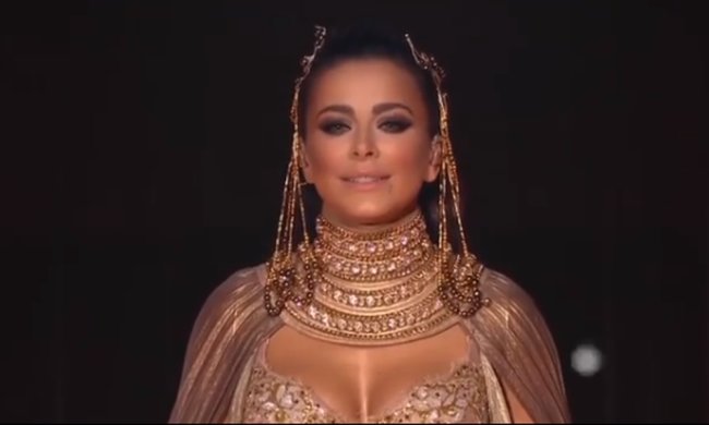 Ани Лорак удивила выбором наряда. Фото: скрин из видео Instagram