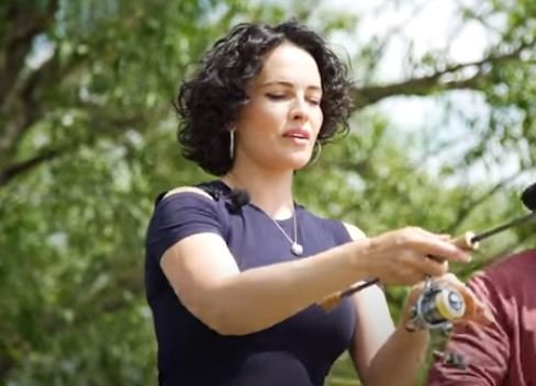 Даша Астафьева. Фото: скриншот YouTube.