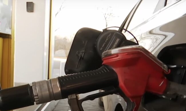 Бензин. Фото: YouTube, скрін