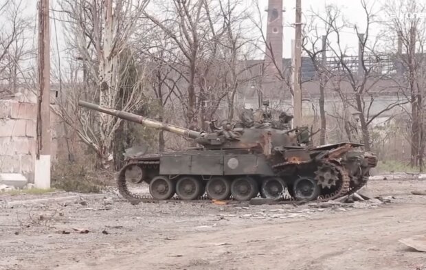 Розбитий танк. Фото: скріншот YouTube-відео