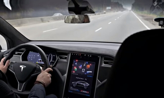 "Tesla Model X". Фото: скріншот YouTube-відео.