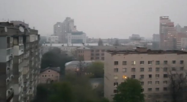 В воздухе Киева снова зафиксированы вредные примеси. Фото: скриншот Youtube