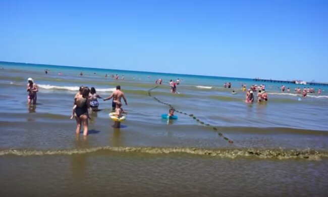 Погода выгонит украинцев на пляжи. Фото: скрин youtube