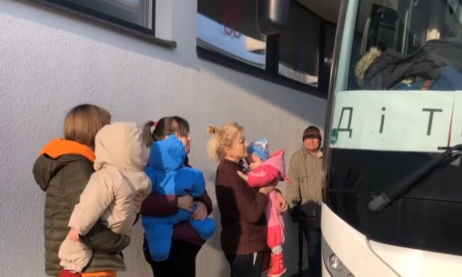 Термінова евакуація дітей: в одній із областей України зробили екстрену заяву