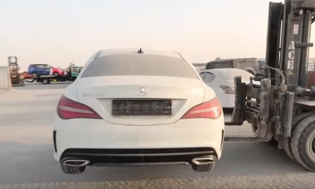 О таких можно только мечтать: сеть онемела, увидев редчайшие суперкары на свалках (видео)