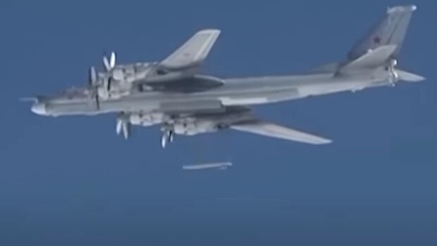 Выпуск ракеты с самолета. Фото: скриншот YouTube-видео