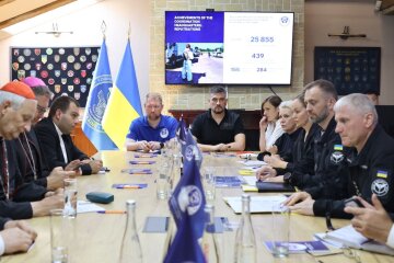 Голова Координаційного штабу зустрівся зі спецпредставником Папи Римського з питань України
